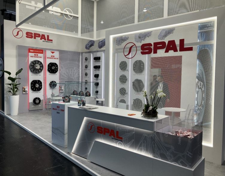 SPAL Automotive Messestand