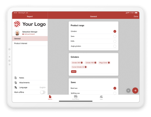 Grafico di un tablet con un questionario snapADDY VisitReport in inglese.